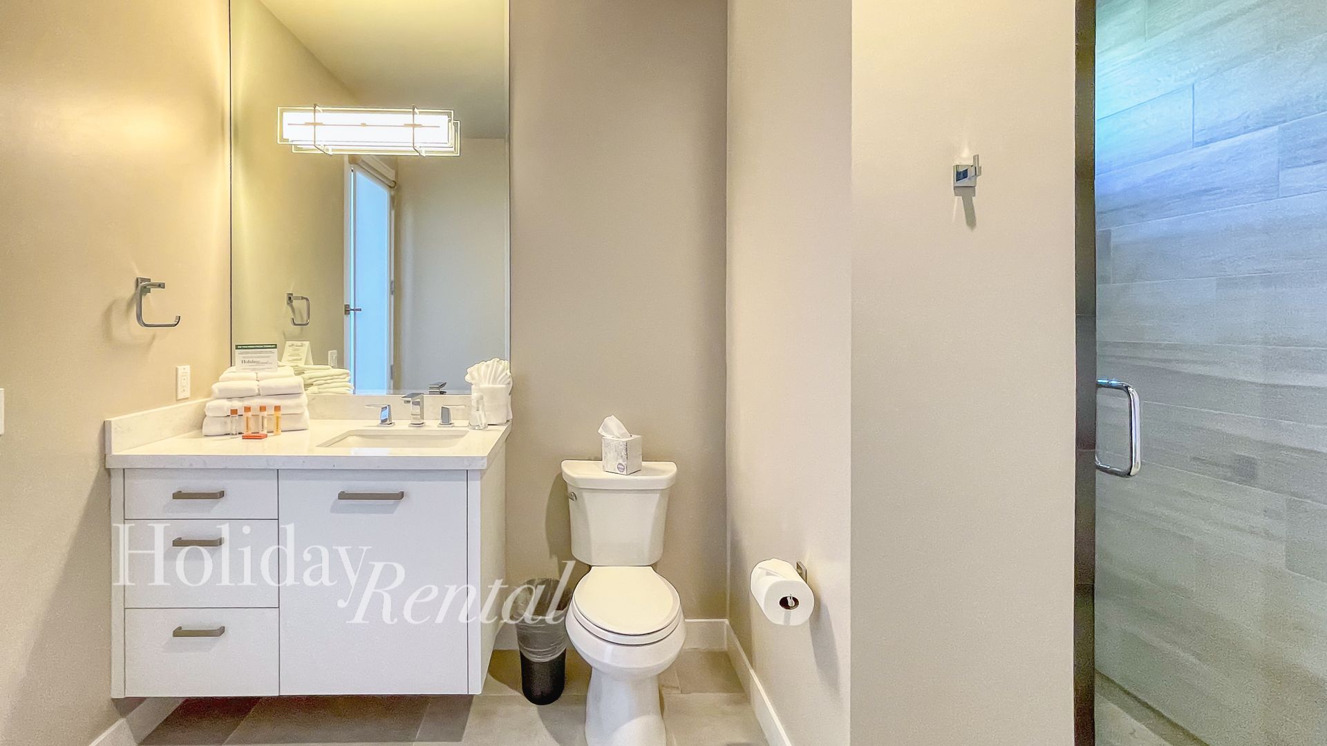 Full Bathroom - attached to Bedroom 5